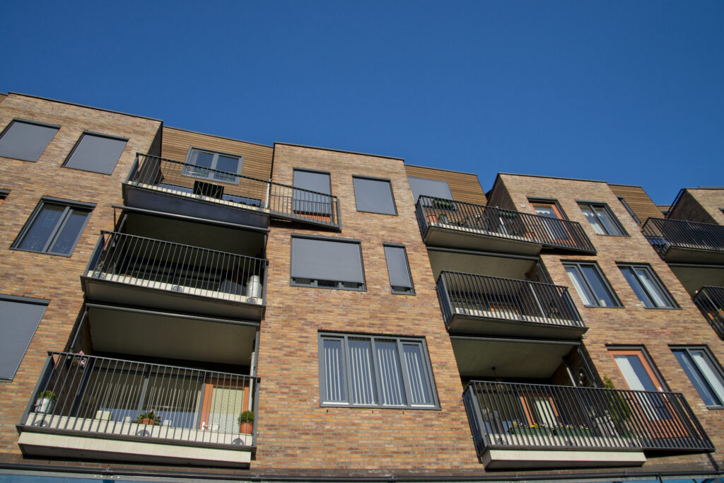 Wohnhaus mit Balkonen